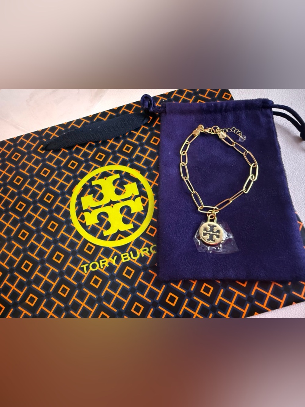 🚨LAST ONE! New! Gorgeous paper clip bracelet with Tory Burch charm + Gift wrap - Picture 4 of 13